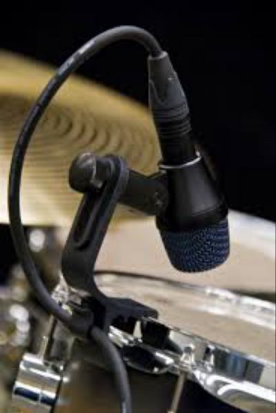 Location d'un microphone Sennheiser E904 pour batterie ou percussion